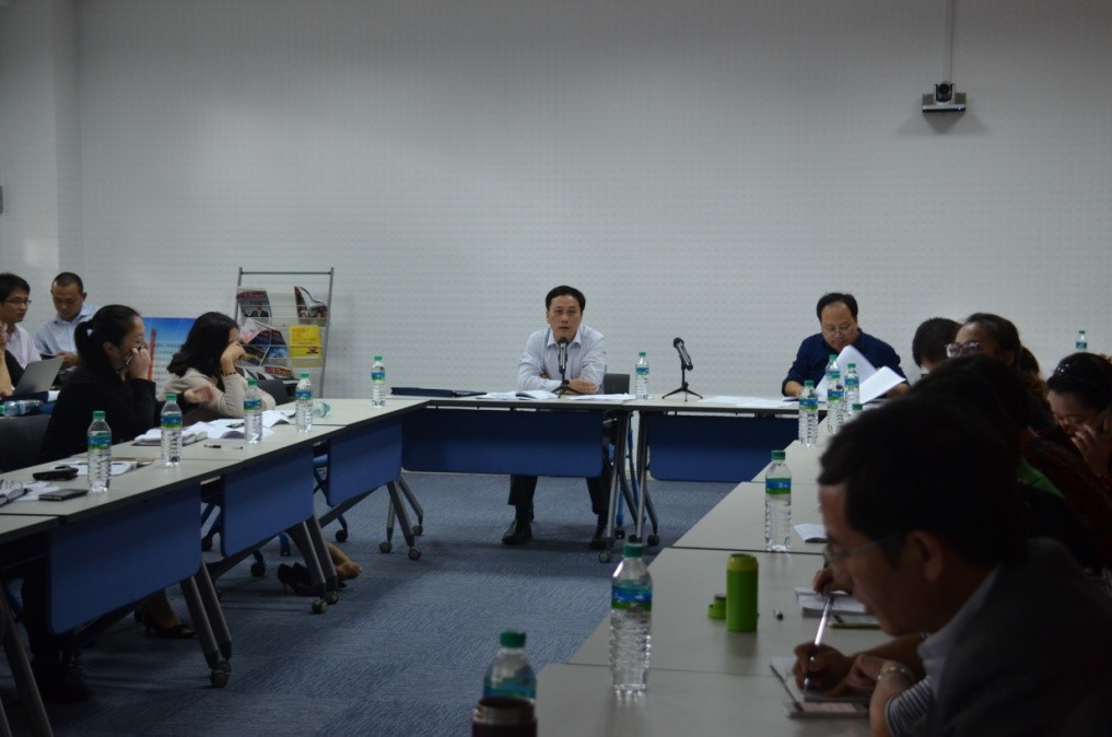 学校副校长简晖发言